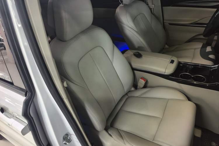 Used Buick GL8 2023 ES Lu Zun Comfort Model Right Front Seat