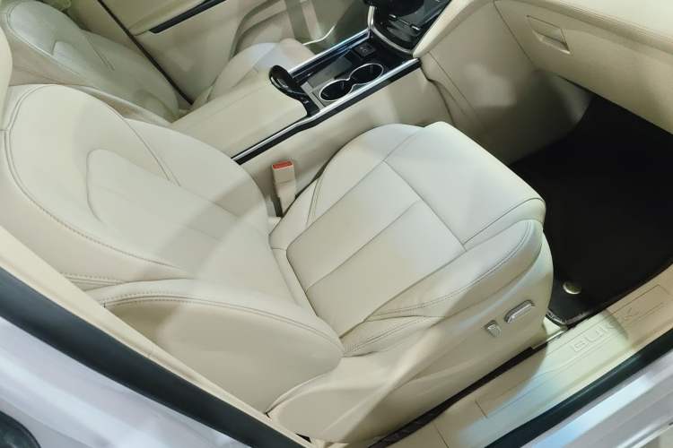 Used Buick GL8 2023 ES Lu Zun Deluxe Model Right Front Seat