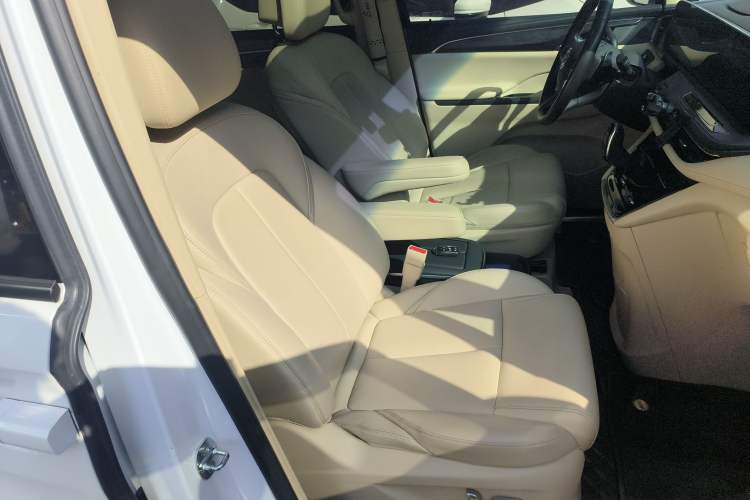 Used Buick GL8 2023 ES Lu Zun Deluxe Model Right Front Seat
