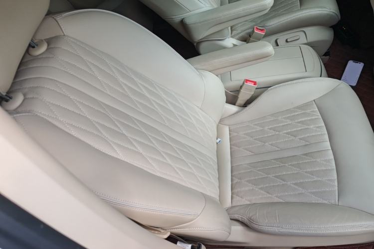 Used Buick GL8 2023 Land Executive Class Deluxe Model Right Front Seat