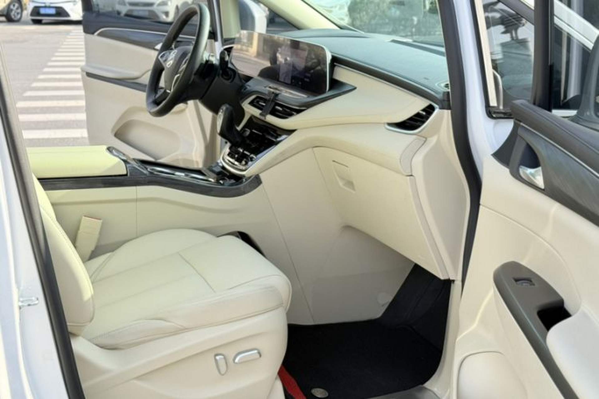 Used Buick GL8 2023 ES Lu Zun Deluxe Model Right Front Seat