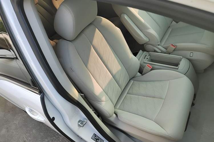 Used Buick GL8 2023 Land Executive Class Comfort Model Right Front Seat