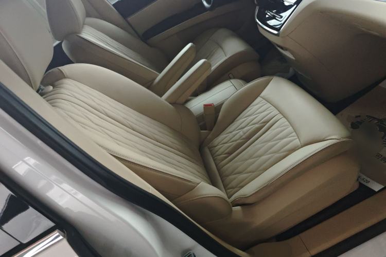 Used Buick GL8 2023 Facelifted Land Cruiser Executive Luxury Version Right Front Seat