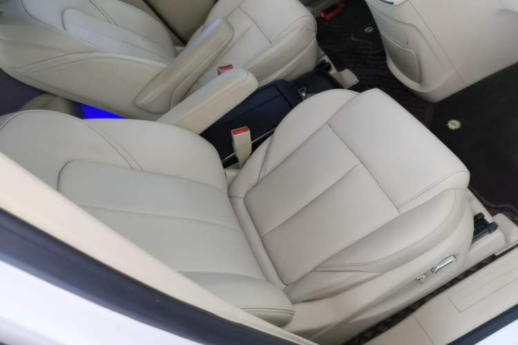 Used Buick GL8 2023 ES Lu Zun Deluxe Model Right Front Seat