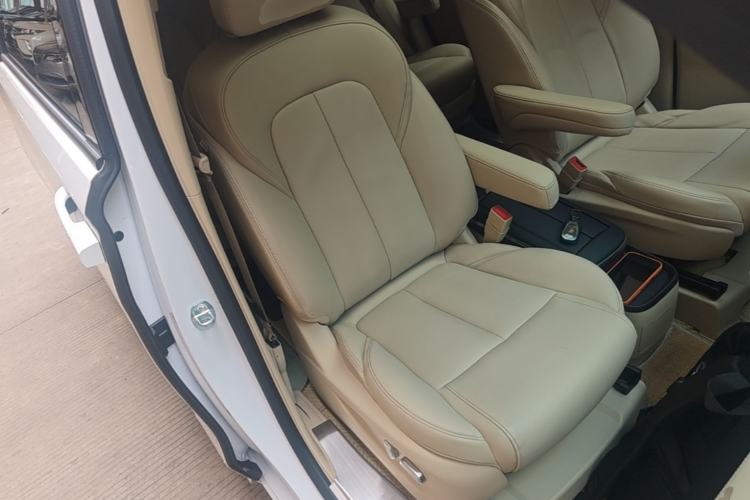 Used Buick GL8 2023 ES Lu Zun Deluxe Model Right Front Seat