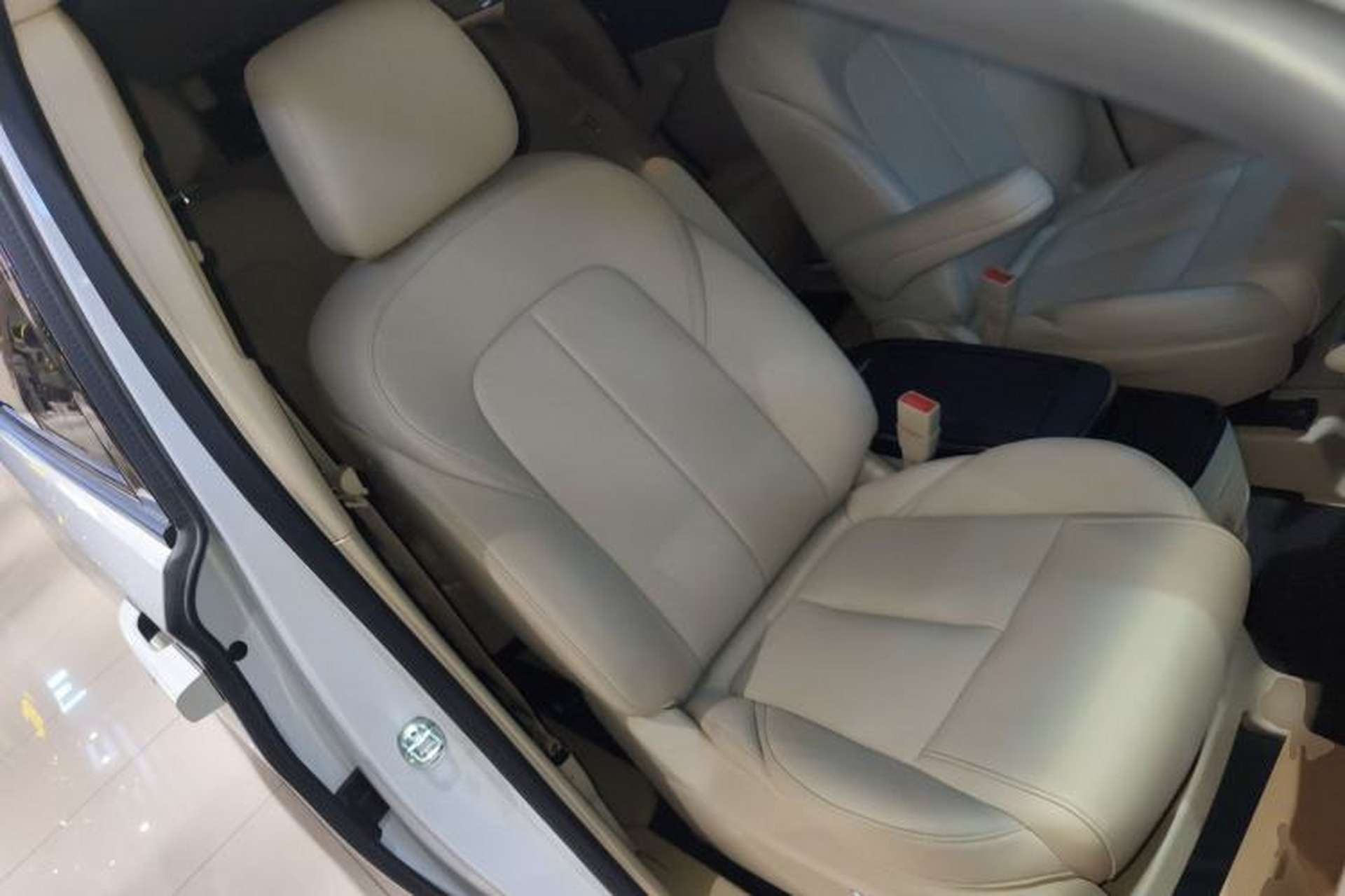 Used Buick GL8 2023 ES Lu Zun Deluxe Model Right Front Seat