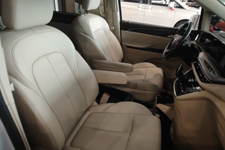Used Buick GL8 2023 ES Lu Zun Deluxe Model Right Front Seat