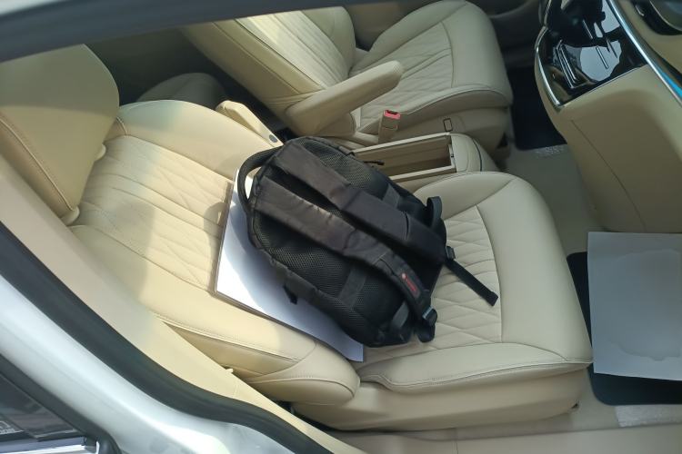 Used Buick GL8 2023 Facelifted Land Cruiser Executive Luxury Version Right Front Seat