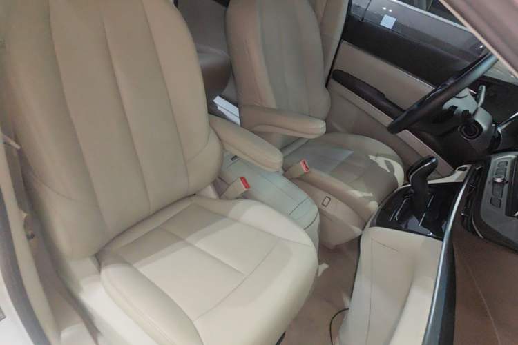 Used Buick GL8 2023 Land Executive Class Comfort Model Right Front Seat