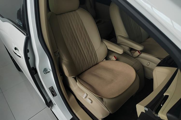 Used Buick GL8 2023 Facelifted Land Cruiser Executive Luxury Version Right Front Seat