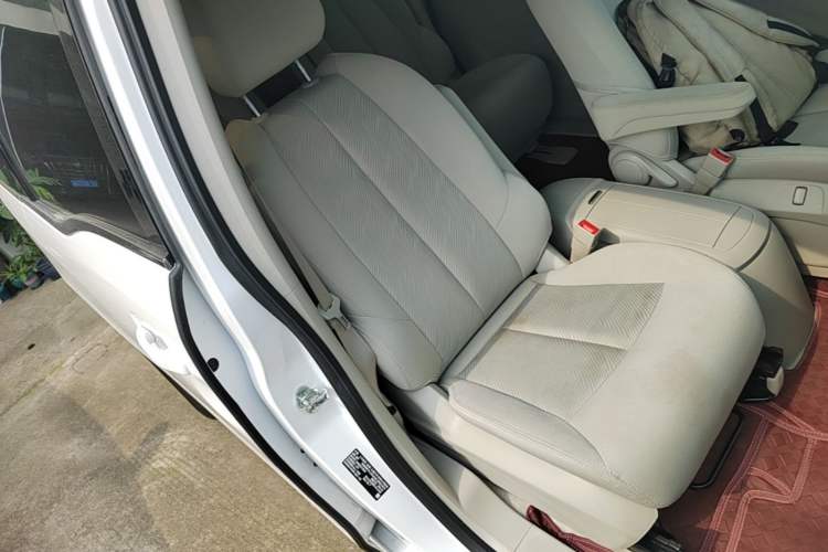 Used Buick GL8 2023 Land Executive Class Comfort Model Right Front Seat