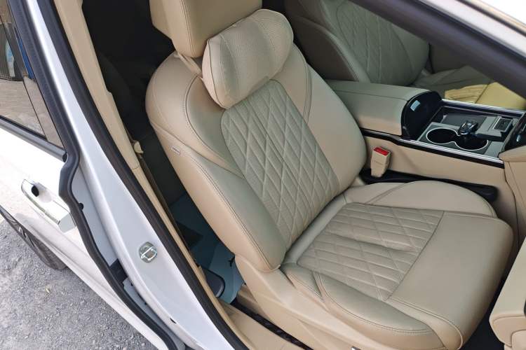 Used Buick GL8 2023 ES Lu Zun Luxury Model Right Front Seat