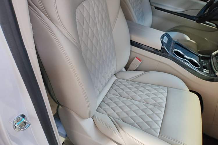 Used Buick GL8 2023 ES Lu Zun Comfort Model Right Front Seat