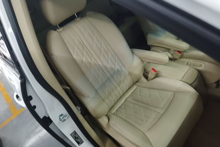 Used Buick GL8 2023 Land Executive Class Deluxe Model Right Front Seat