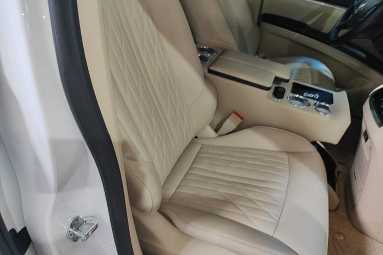 Used Buick GL8 2023 Facelifted Land Cruiser Executive Luxury Version Right Front Seat
