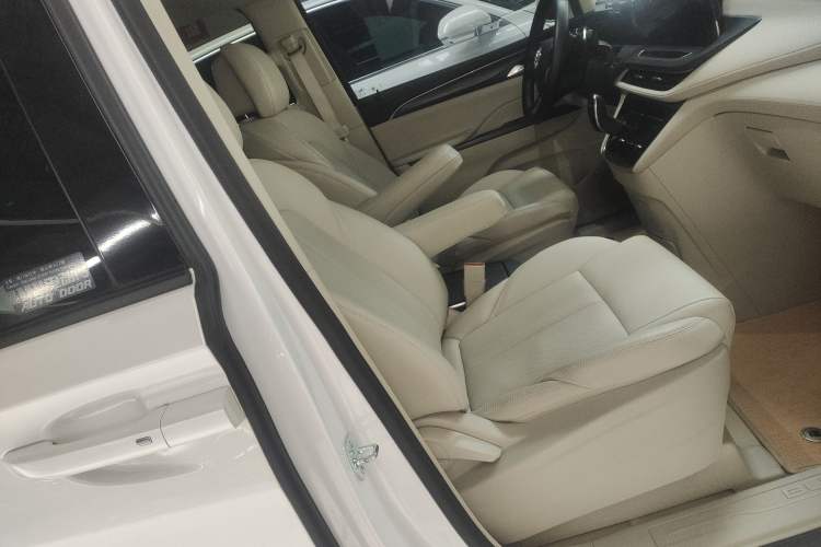 Used Buick GL8 2023 ES Lu Zun Comfort Model Right Front Seat