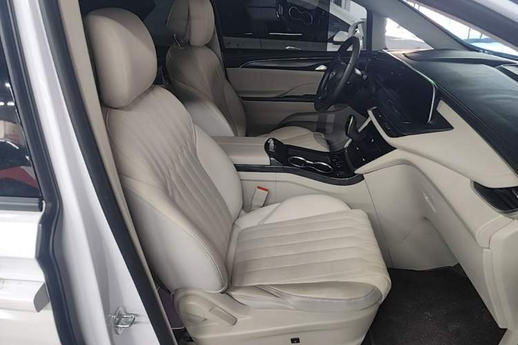 Used Buick GL8 2023 ES Lu Zun Comfort Model Right Front Seat