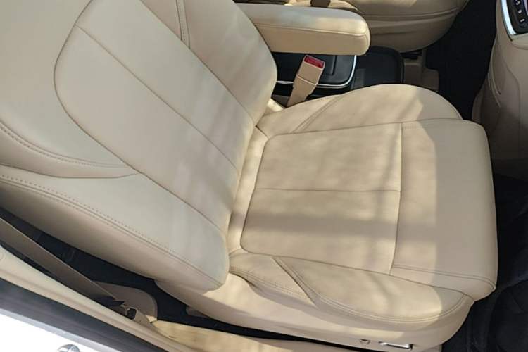 Used Buick GL8 2023 ES Lu Zun Deluxe Model Right Front Seat