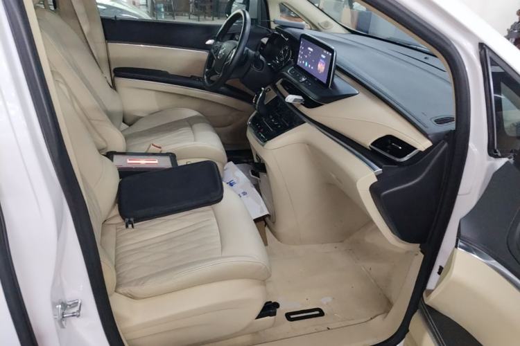 Used Buick GL8 2023 Facelifted Land Cruiser Executive Luxury Version Right Front Seat
