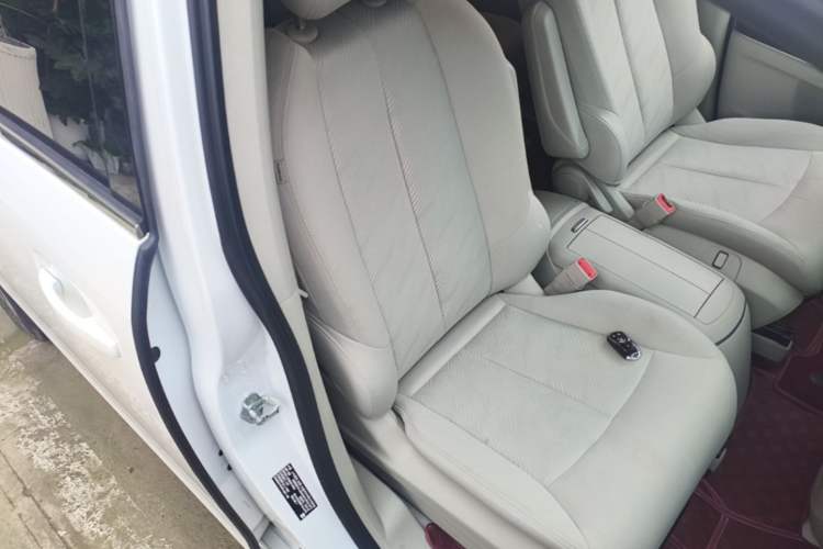 Used Buick GL8 2023 Land Executive Class Comfort Model Right Front Seat