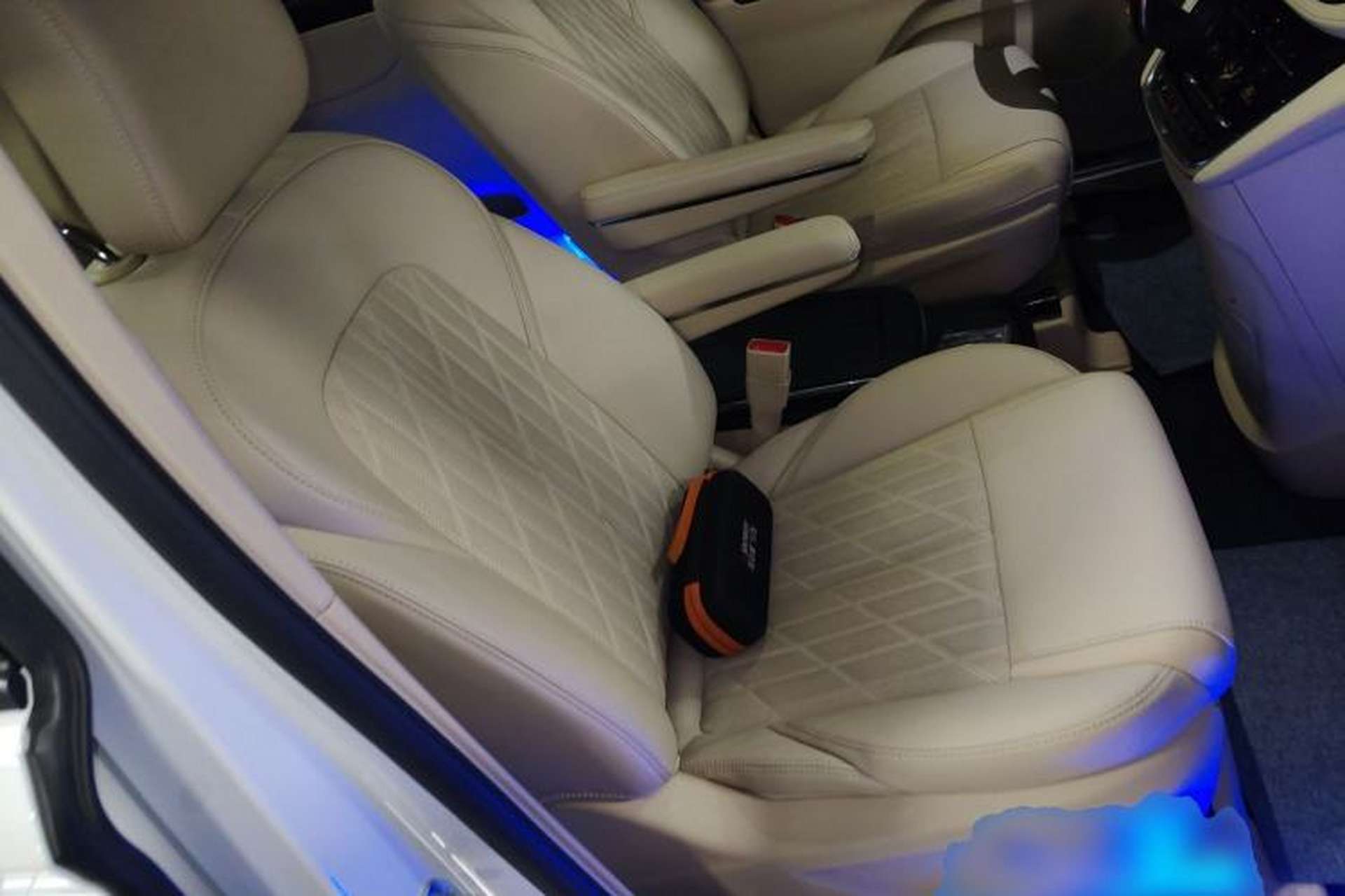 Used Buick GL8 2023 ES Lu Zun Luxury Model Right Front Seat
