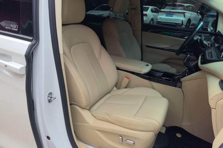 Used Buick GL8 2023 ES Lu Zun Deluxe Model Right Front Seat