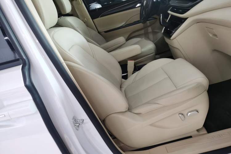 Used Buick GL8 2023 ES Lu Zun Deluxe Model Right Front Seat