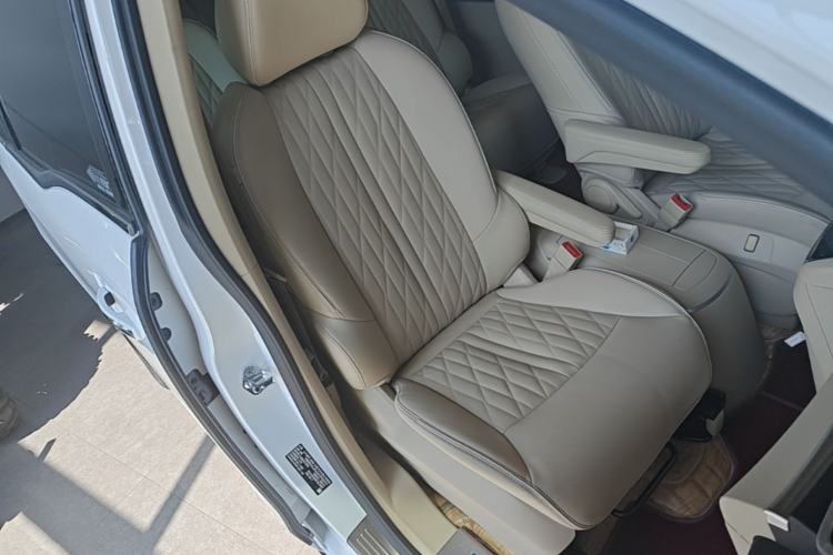 Used Buick GL8 2023 Facelifted Land Cruiser Executive Luxury Version Right Front Seat