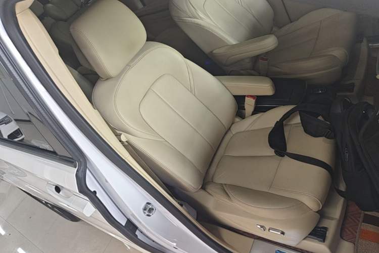 Used Buick GL8 2023 ES Lu Zun Deluxe Model Right Front Seat