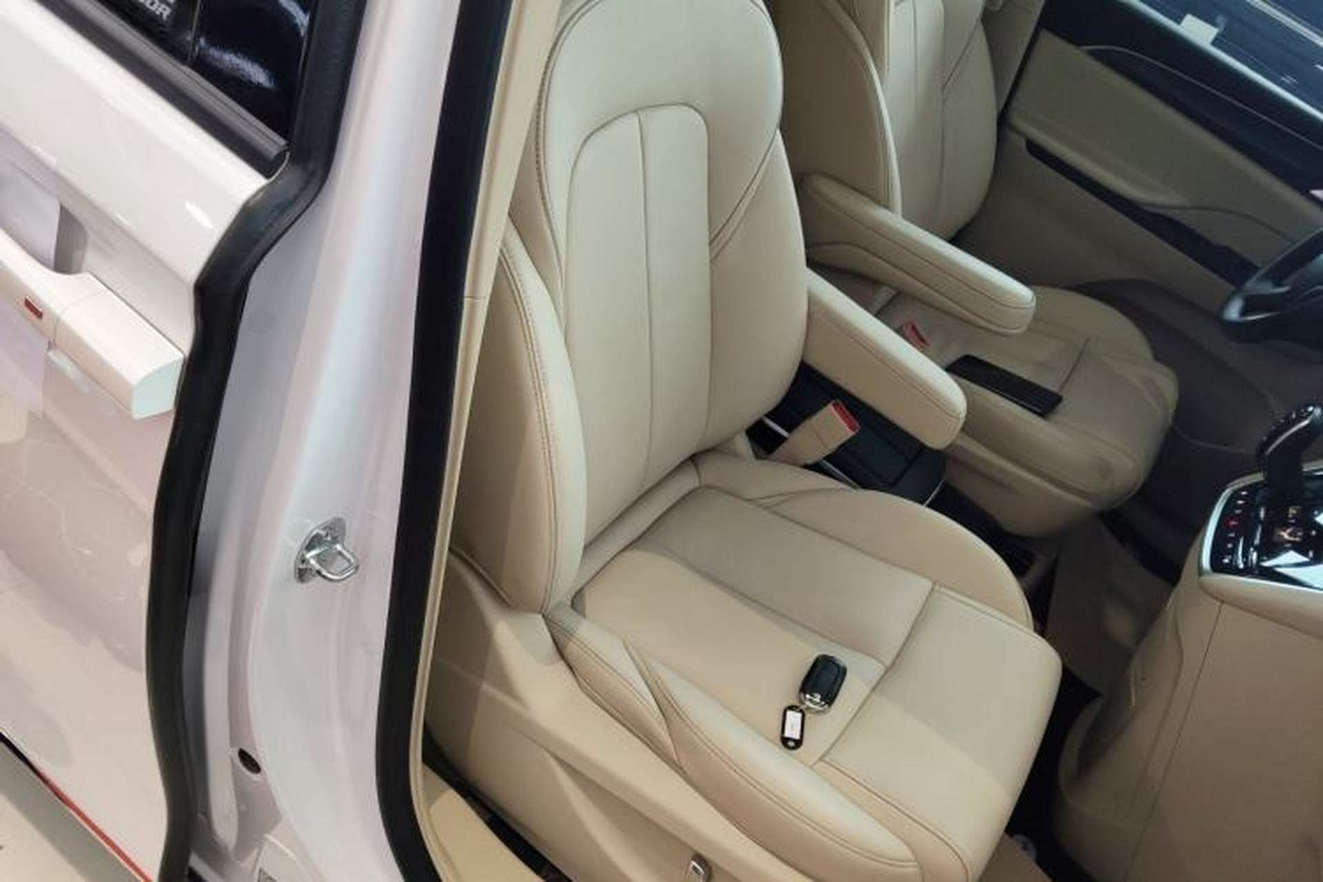 Used Buick GL8 2023 ES Lu Zun Deluxe Model Right Front Seat