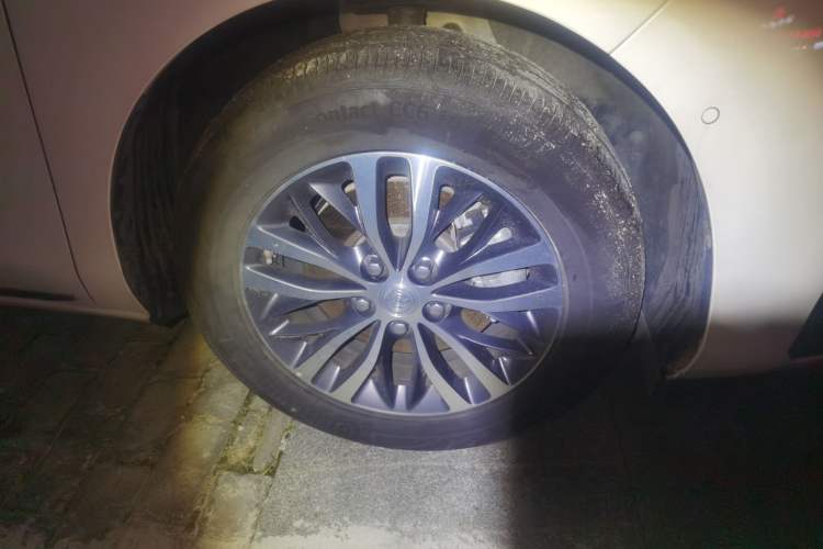 Used Buick GL8 2023 ES Lu Zun Deluxe Model Right Front Wheel Hub