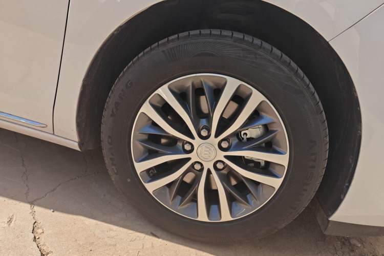 Used Buick GL8 2023 ES Lu Zun Comfort Model Right Front Wheel Hub
