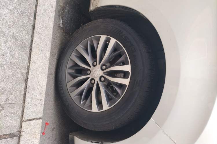 Used Buick GL8 2023 ES Lu Zun Deluxe and Yue Edition Right Front Wheel Hub