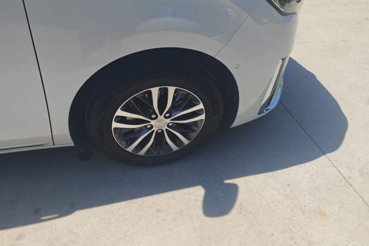 Used Buick GL8 2023 ES Lu Zun Deluxe and Yue Edition Right Front Wheel Hub