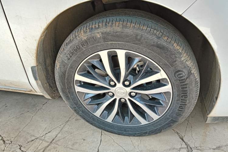 Used Buick GL8 2023 ES Lu Zun Comfort Model Right Front Wheel Hub