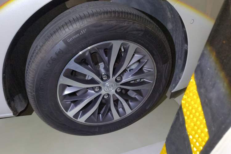Used Buick GL8 2023 ES Lu Zun Deluxe and Yue Edition Right Front Wheel Hub