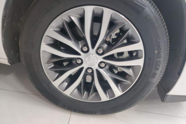 Used Buick GL8 2023 ES Lu Zun Deluxe Model Right Front Wheel Hub