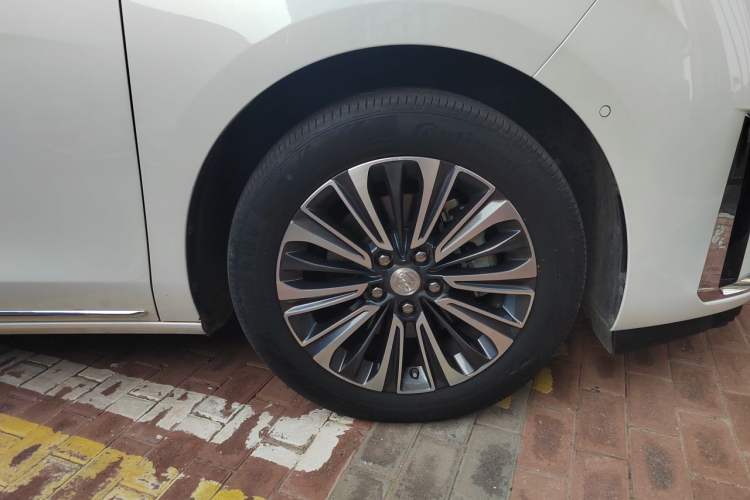 Used Buick GL8 2023 ES Lu Zun Luxury Model Right Front Wheel Hub