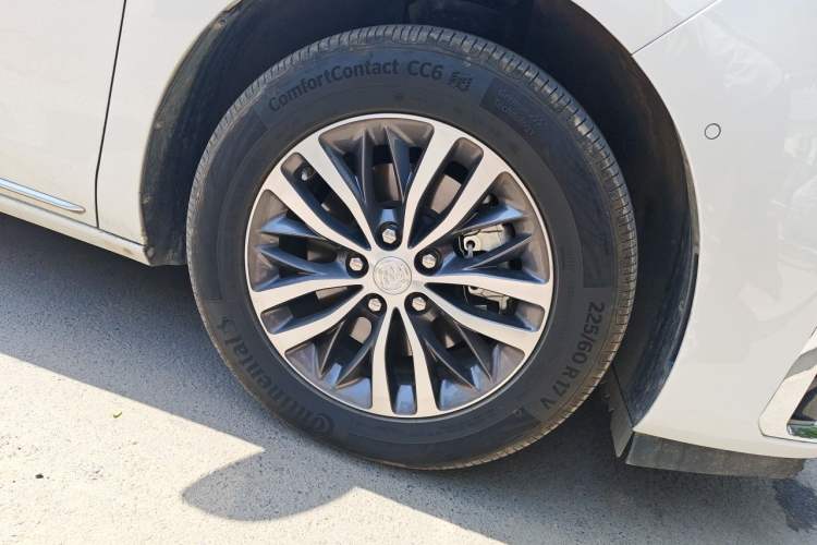 Used Buick GL8 2023 ES Lu Zun Deluxe Model Right Front Wheel Hub