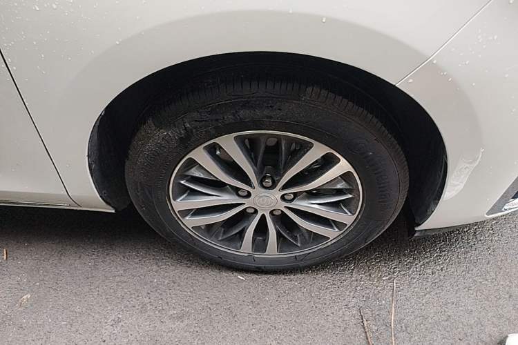 Used Buick GL8 2023 ES Lu Zun Comfort Model Right Front Wheel Hub