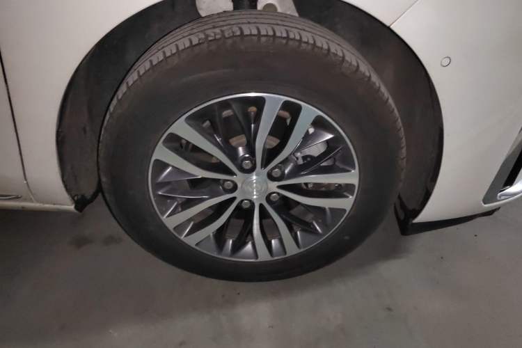 Used Buick GL8 2023 ES Lu Zun Deluxe Model Right Front Wheel Hub