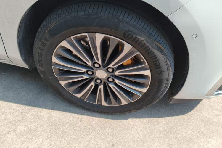 Used Buick GL8 2023 ES Lu Zun Flagship Model Right Front Wheel Hub