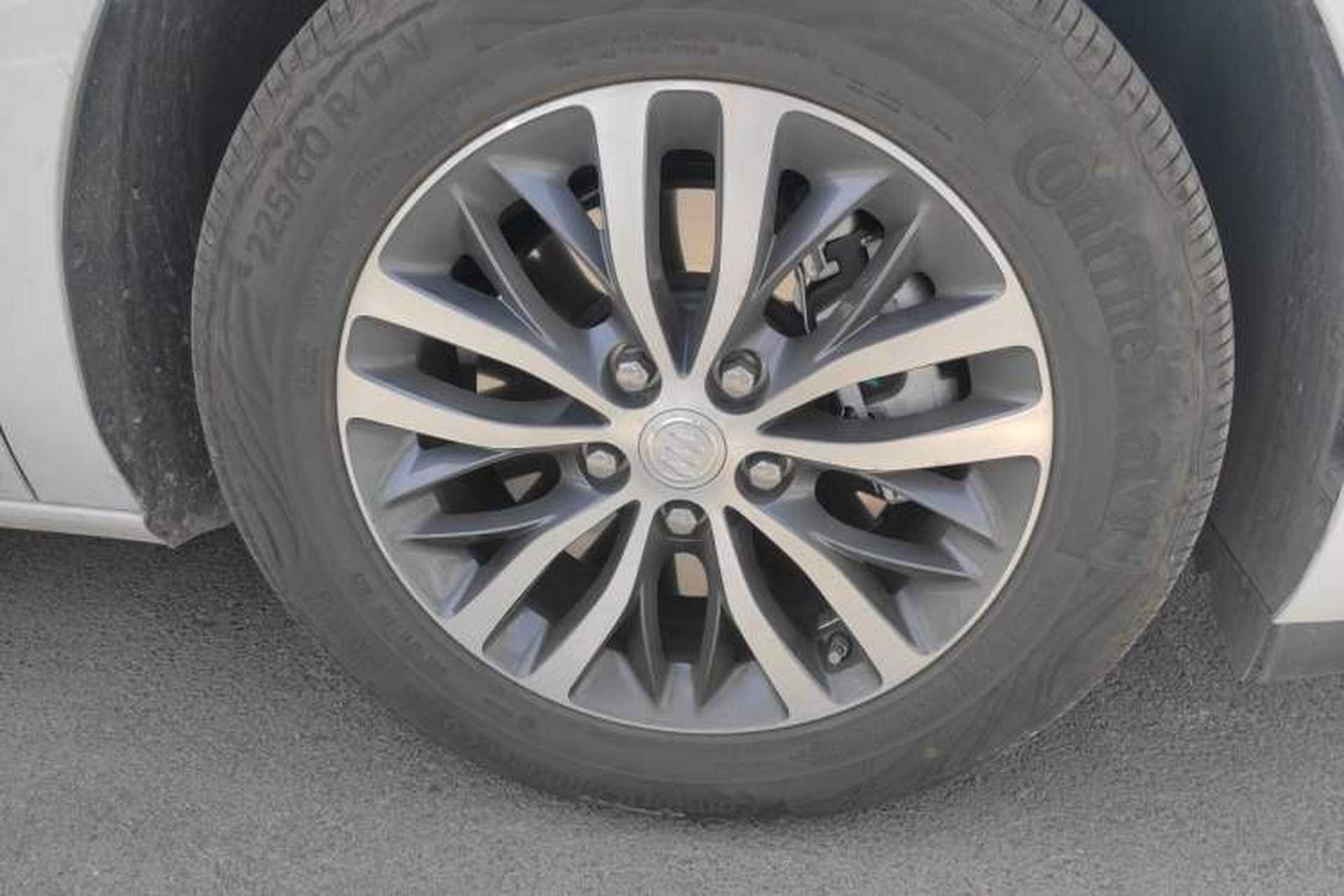 Used Buick GL8 2023 ES Lu Zun Comfort Model Right Front Wheel Hub