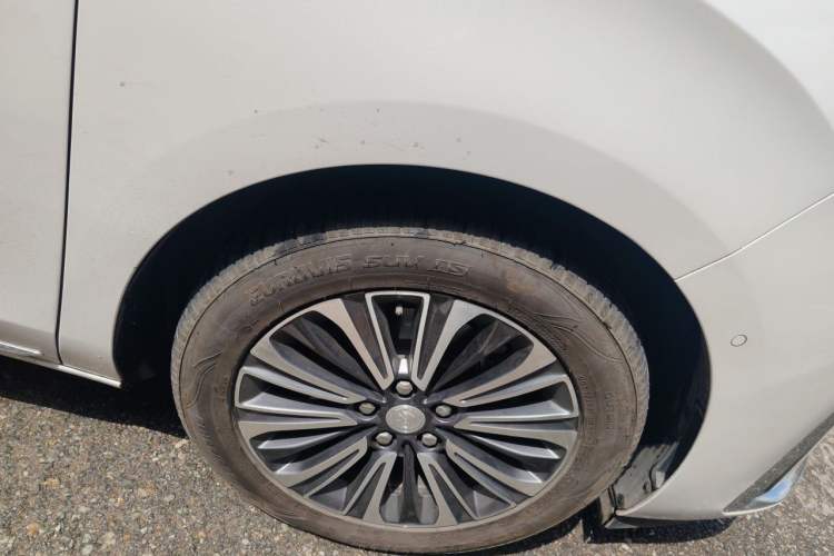Used Buick GL8 2023 ES Lu Zun Luxury Model Right Front Wheel Hub