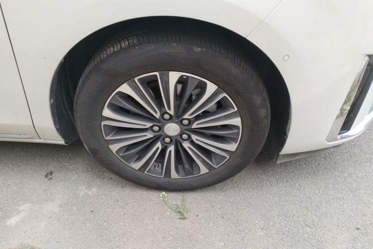 Used Buick GL8 2023 ES Lu Zun Luxury Model Right Front Wheel Hub