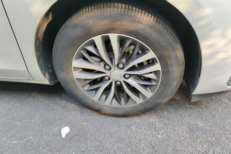 Used Buick GL8 2023 ES Lu Zun Comfort Model Right Front Wheel Hub