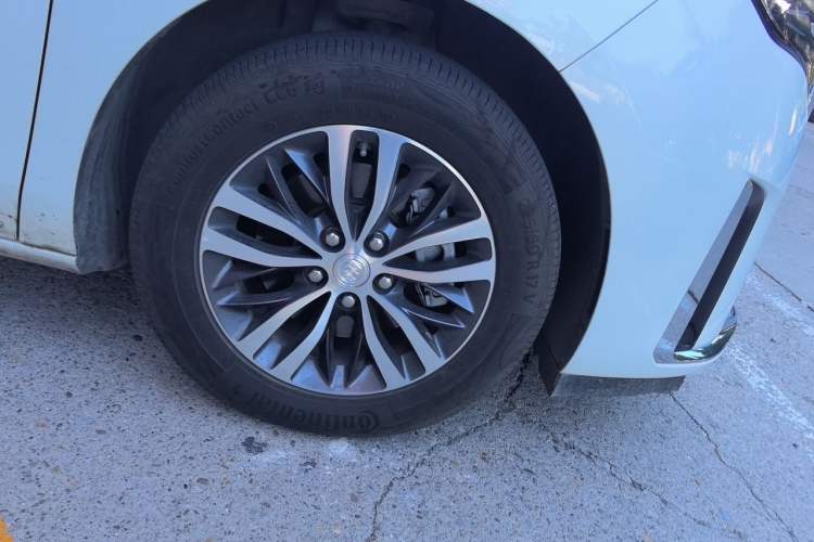 Used Buick GL8 2023 ES Lu Zun Comfort Model Right Front Wheel Hub