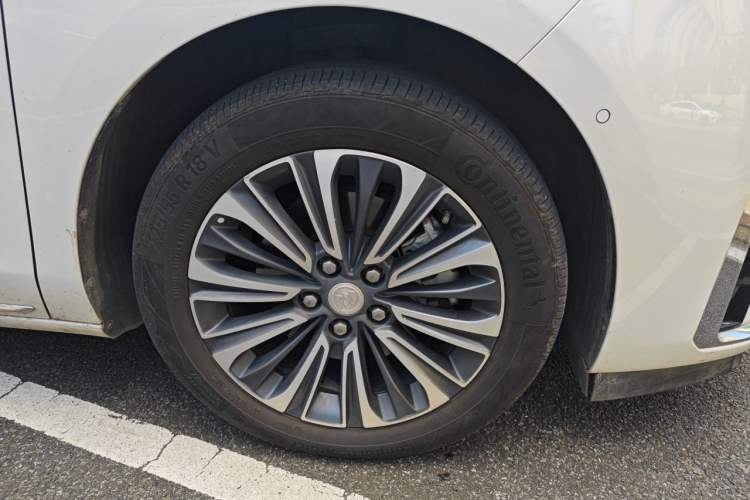 Used Buick GL8 2023 ES Lu Zun Luxury Model Right Front Wheel Hub