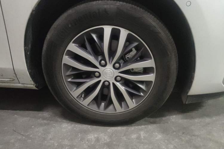 Used Buick GL8 2023 ES Lu Zun Deluxe and Yue Edition Right Front Wheel Hub