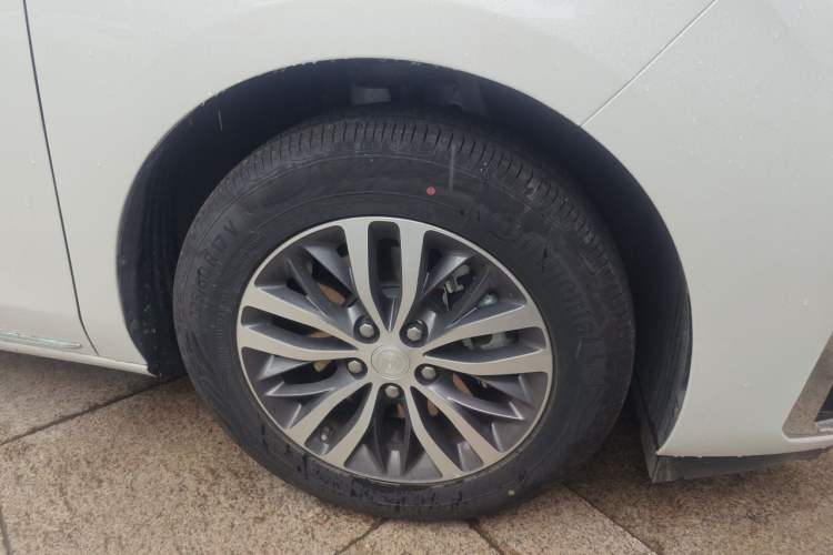 Used Buick GL8 2023 ES Lu Zun Deluxe Model Right Front Wheel Hub